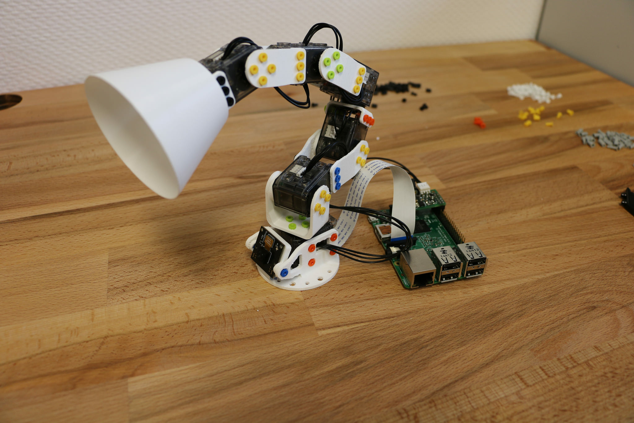 Poppy Ergo Jr, 6-DoFs arm robot for education